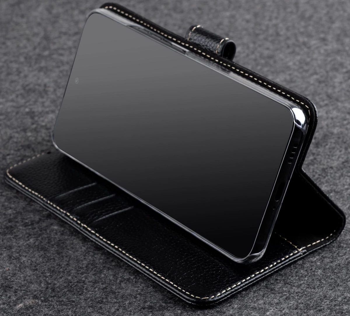 StilGut - Samsung Galaxy S22 Flip Cover Talis Mit Kartenfach 7 StilGut - Samsung Galaxy S22 Flip Cover Talis Mit Kartenfach – Bild 5